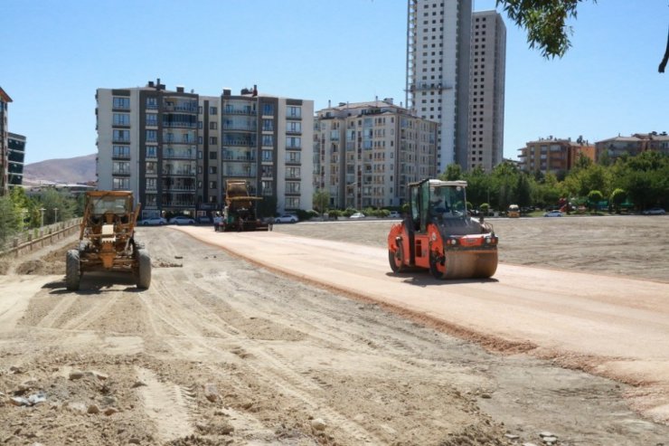 Başkan Yanılmaz, geçici fuar alanını inceledi