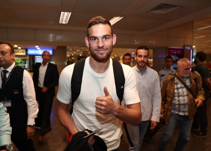 Fenerbahçe’nin yeni transferi Janssen, İstanbul’a geldi