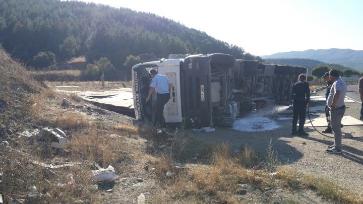 Sunta yüklü tır devrildi: 1 yaralı