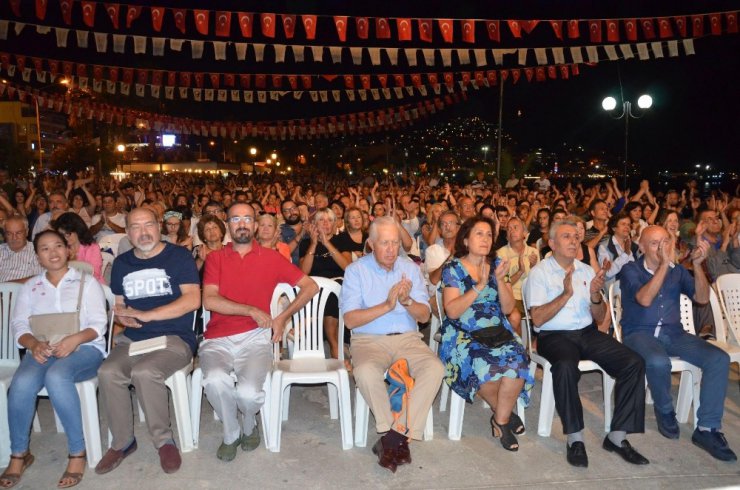 Kuşadası’nda kurtuluş konseri