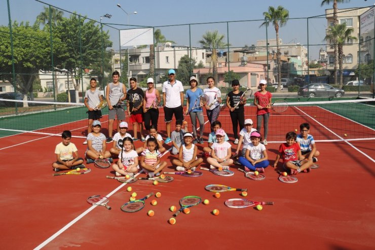 Akdeniz ilk tenis kortuna kavuştu