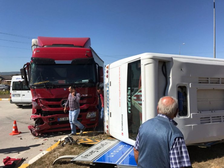 Samsun’da tır ile midibüs çarpıştı: 7 yaralı