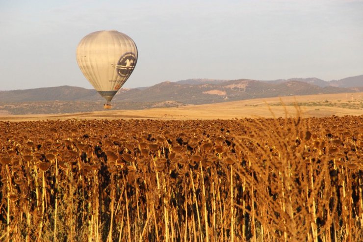 Bozkırın ortasında denizden sonra balon keyfi