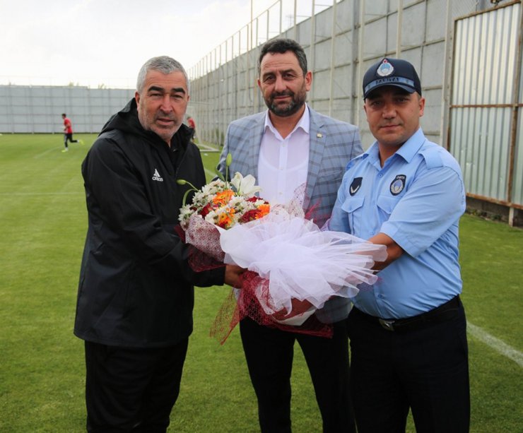 Zabıtadan, Sivassporlu futbolculara baklava ikramı