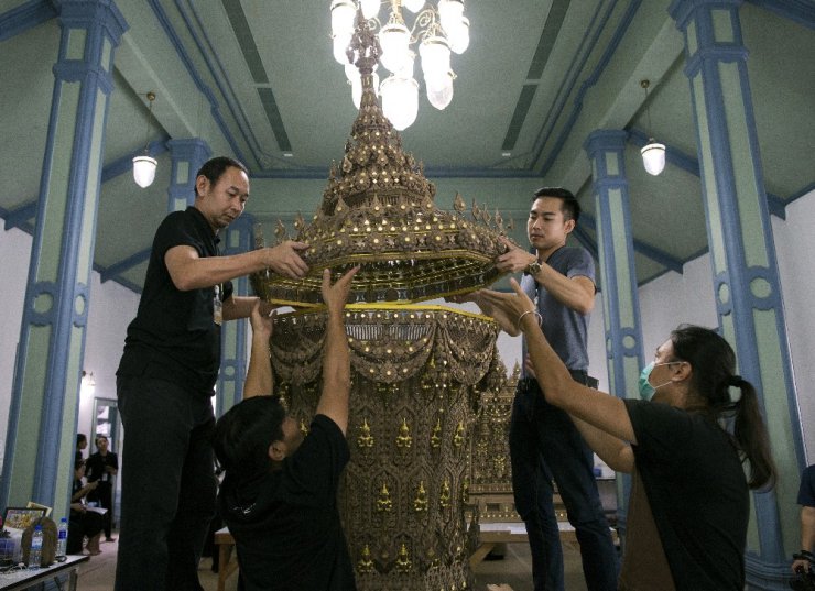 Tayland kralının yakılması için saray yapılıyor