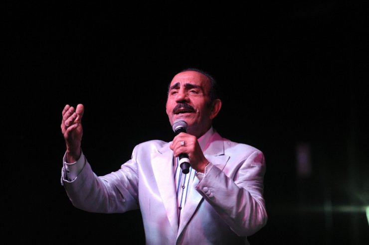 Yenişehir biber festivalinin son gecesinde Mustafa Keser sahne aldı
