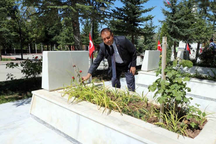 Yozgat’ta zabıta ekiplerinden şehitliğe ziyaret