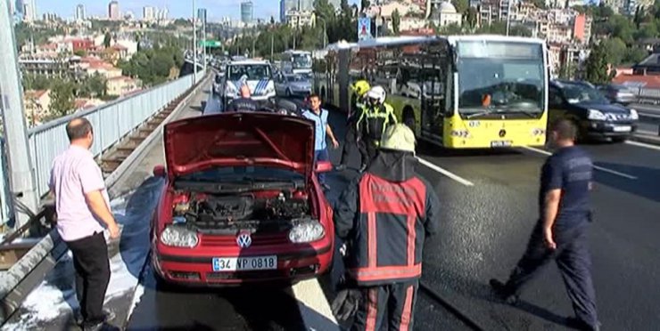 15 Temmuz Şehitler Köprüsü’nde yanan araç trafiği olumsuz etkiledi