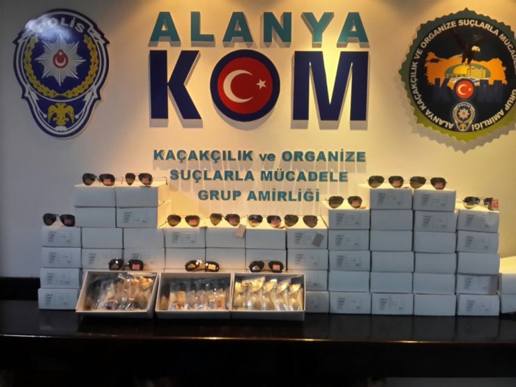 Alanya’da bin 140 adet kaçak gözlük ele geçirildi