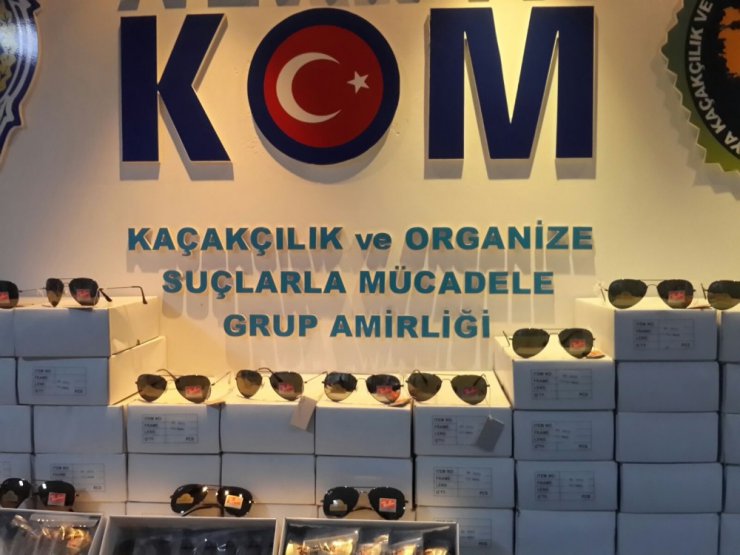 Alanya’da bin 140 adet kaçak gözlük ele geçirildi