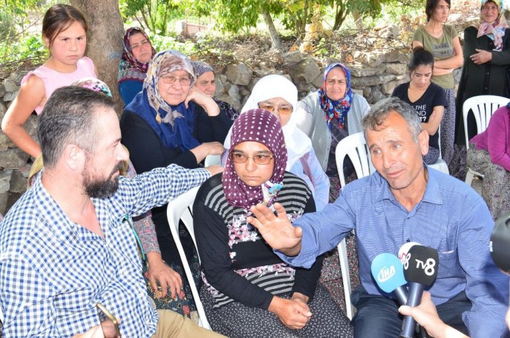 11 yıl sonra huzur içinde çocuklarının mezarına gittiler