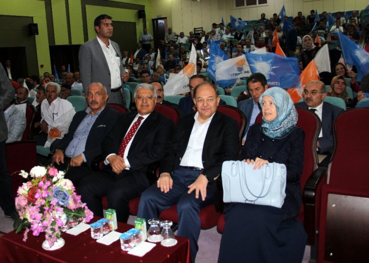 Başbakan Yardımcısı Akdağ ve AK Parti Genel Başkan Yardımcısı Demiröz, Aziziye Kongresi’ne katıldı