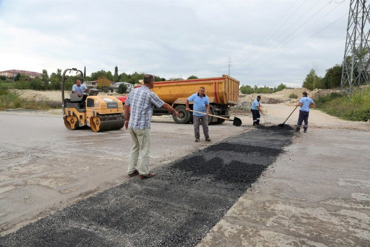 Başiskele’de günde 60 ton sıcak asfalt seriliyor