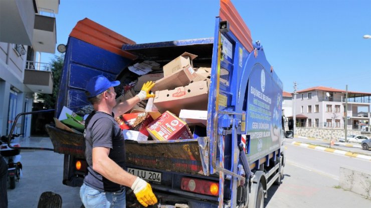 Başiskele’de günde 3 ton karton atık toplanıyor