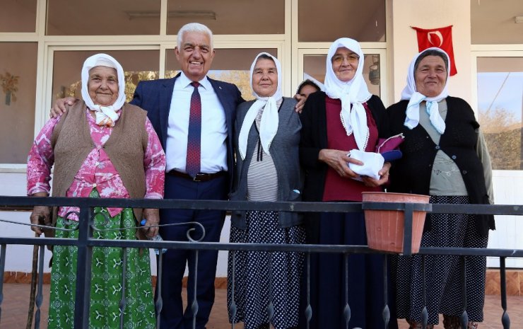 Bir asır sonra gelen suyu davul zurna ile karşıladılar