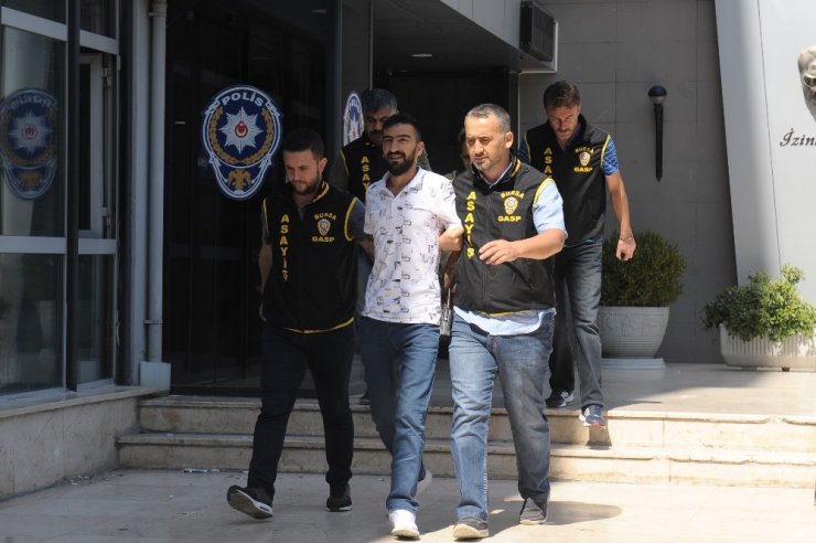 Sosyal medyadan tanıştığı kadına yardım etmek isteyen adamın kemiklerini kırdılar