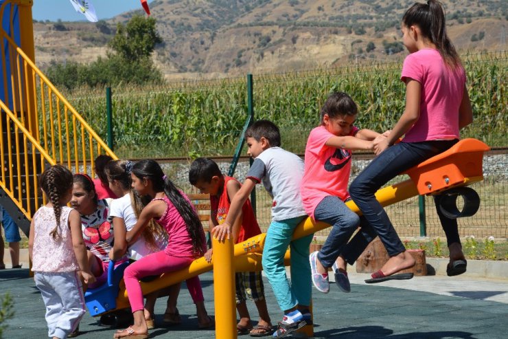 Efeler’de düğün gibi park açılışı