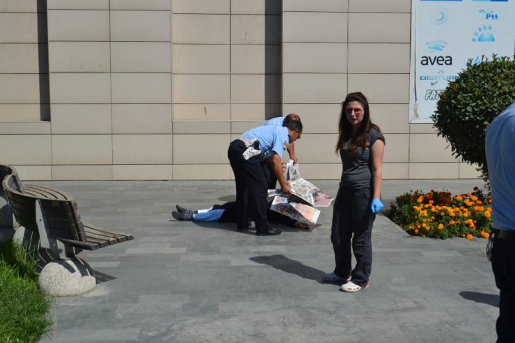 AVM’den düşen yaşlı kadın hayatını kaybetti