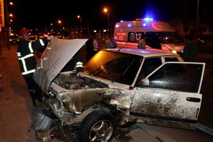 Otomobiller çarpıştı: 4 Yaralı