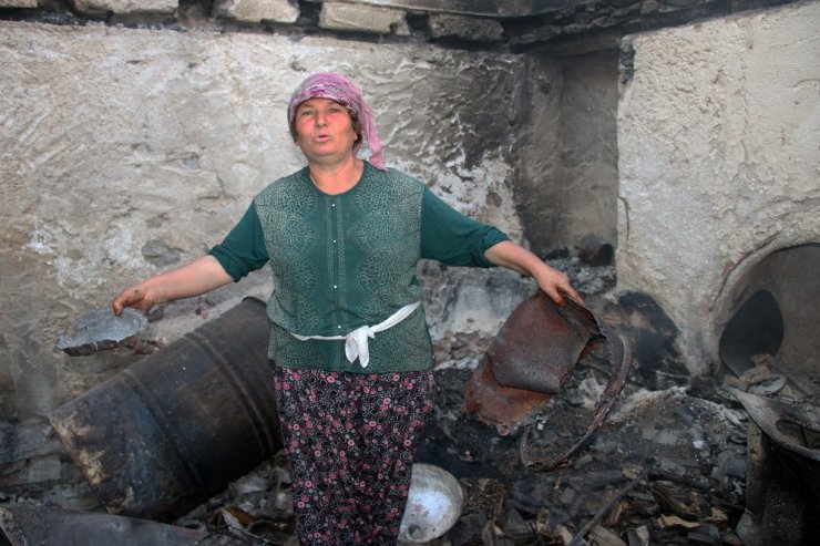 Zeytinköy’de inek ve tavukları hariç her şeyini kaybeden kadın evini terk etmiyor