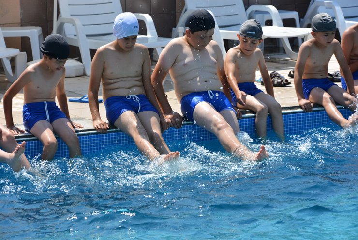 Seyitgazi Belediyesi yüzme kursu ilk mezunlarını veriyor