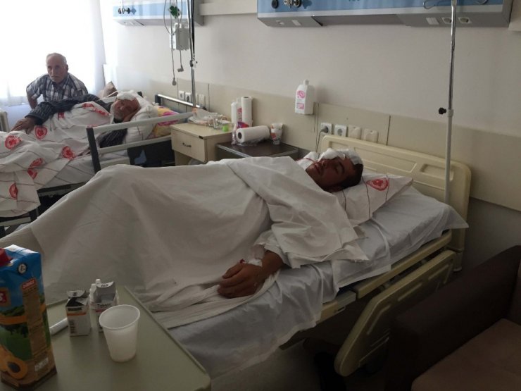 Gözüne saplanan çivi 5 saatlik operasyonla çıkarıldı