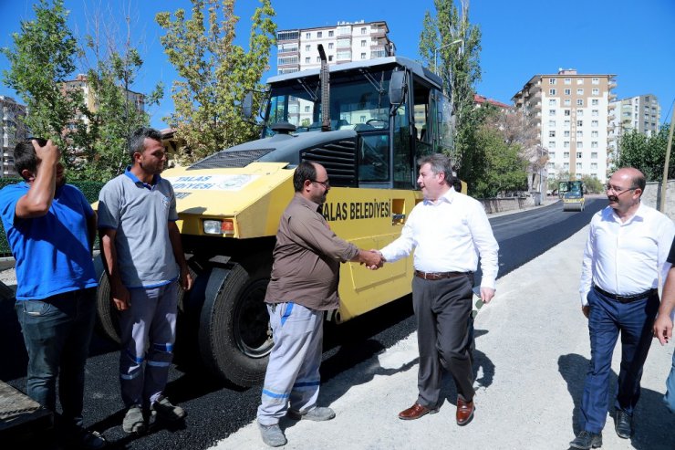 Talas’ta asfalt çalışmaları devam ediyor