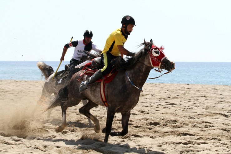 Plajda atlı cirit heyecanı sona erdi