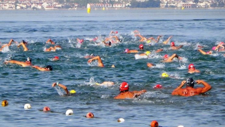 Edremit Uluslararası Açık Su Maratonu yapıldı