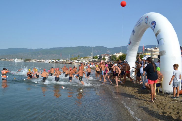 Edremit Uluslararası Açık Su Maratonu yapıldı