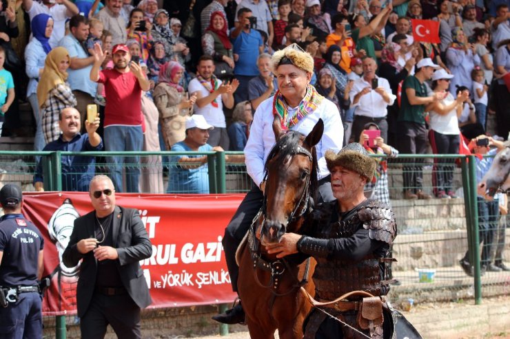 Başbakan ata bindi