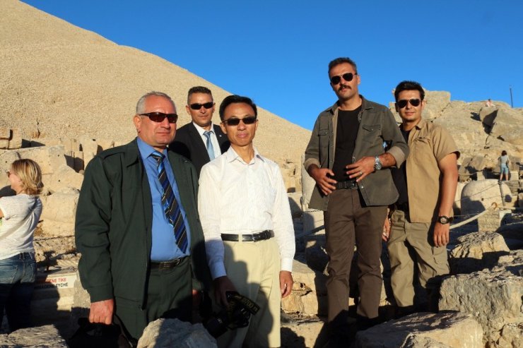 Çin’in Ankara Büyükelçisi Yu Hongyang Nemrut Dağı’nı gezdi