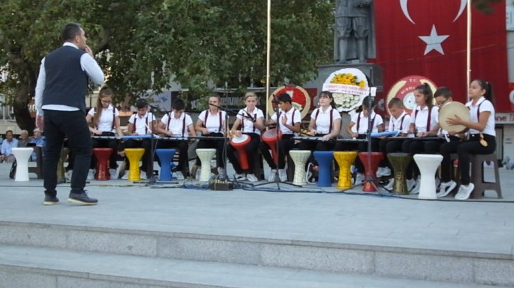 Burhaniye’de festival coşkusu