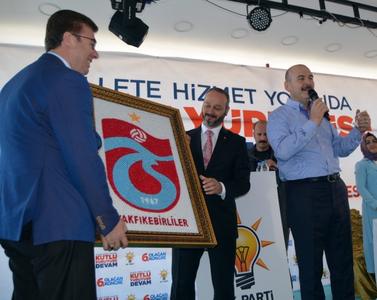 Bakan Soylu memleketi Trabzon’da partisinin ilçe kongresine ve cenazeye katıldı