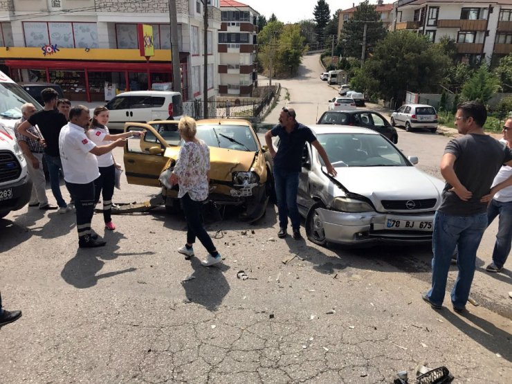 Karabük’te zincirleme trafik kazası: 2 yaralı
