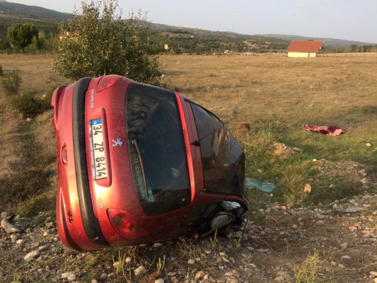 Yoldan çıkan otomobil tarlaya uçtu: 1 ölü, 3 yaralı