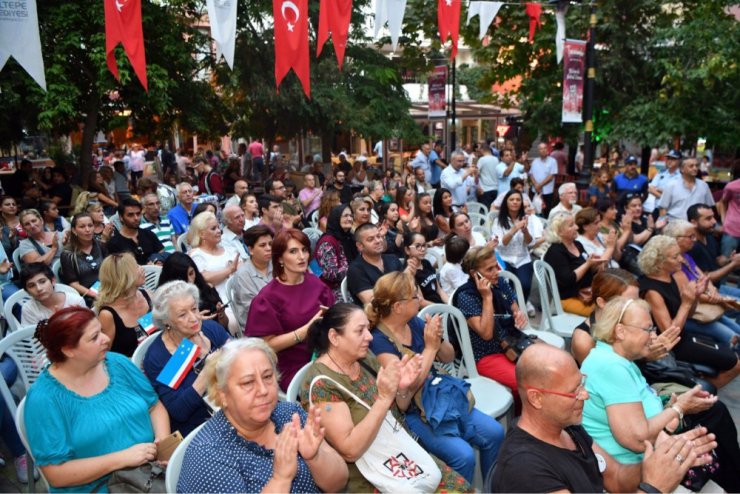 Maltepe’de Gagavuzlar, halk oyunlarıyla büyüledi