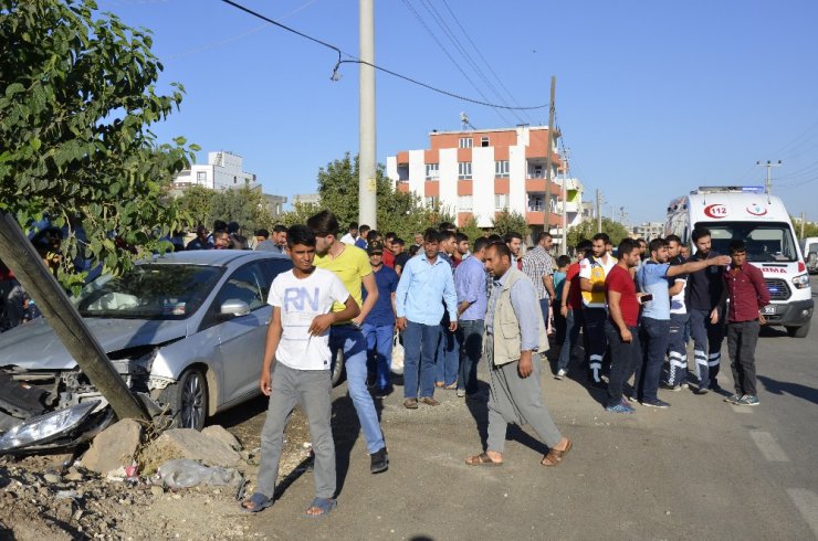 Şanlıurfa’da iki otomobil kavşakta çarpıştı: 2 yaralı