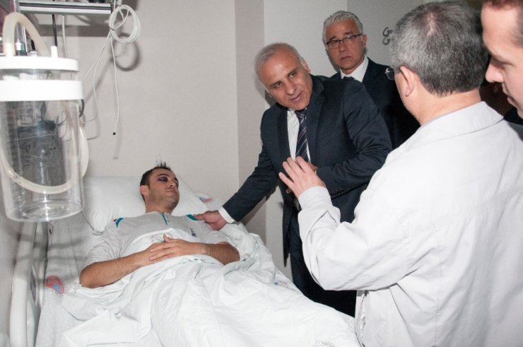 Vali Zorluoğlu yaralı polis memurlarını ziyaret etti