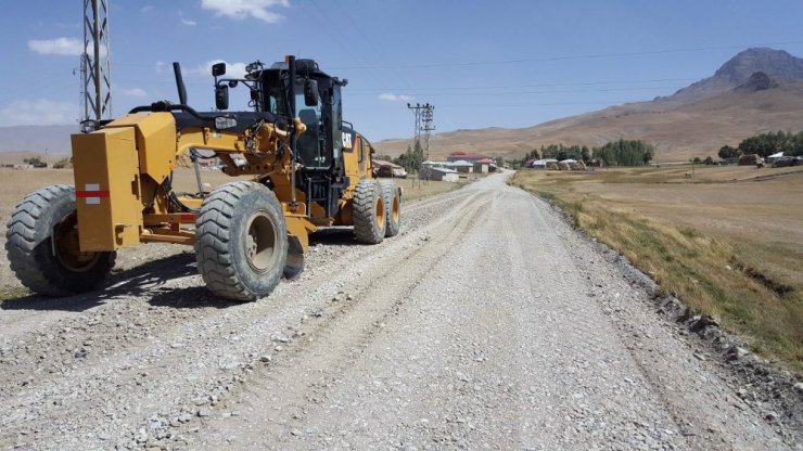 Gürpınar’da yol yapım çalışması