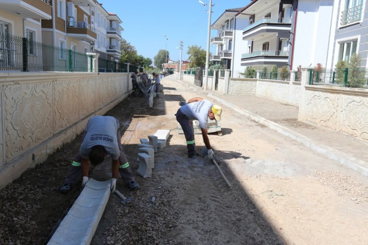 Adapazarı’nda asfalt çalışmaları sürüyor