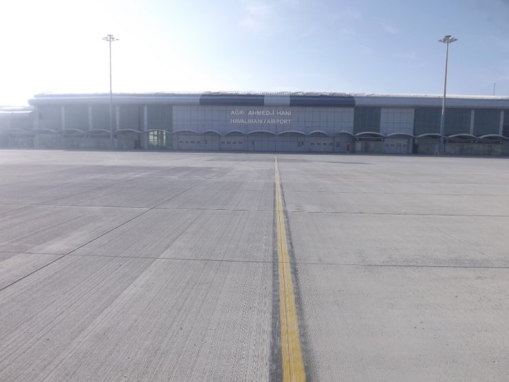 Ahmed-i Hani Havalimanı’ndan 25 bin 375 yolcu uçtu