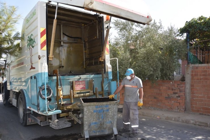 Çöp konteynerleri dezenfekte ediliyor