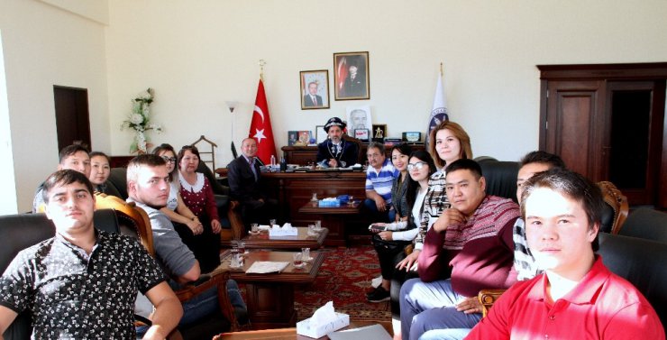 Kazak Öğretim Üyeleri ve Öğrencilerden ARÜ’ye ziyaret