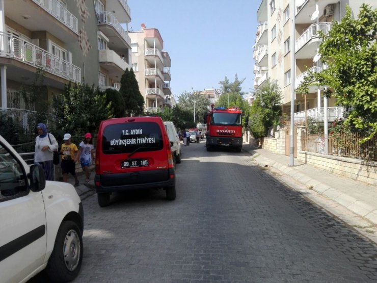 Çamaşır makinesinin neden olduğu yangında 2 kişi dumandan etkilendi