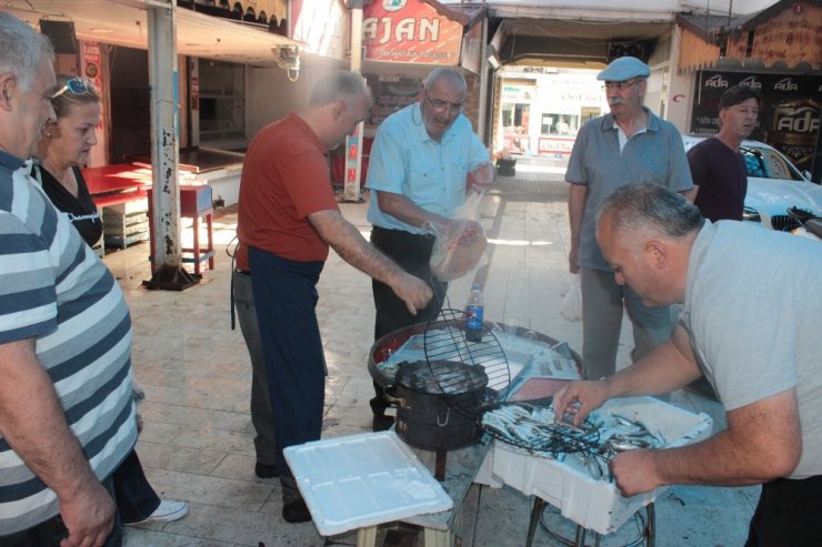 Tavşanlı’da balık pazarında satışlar başladı