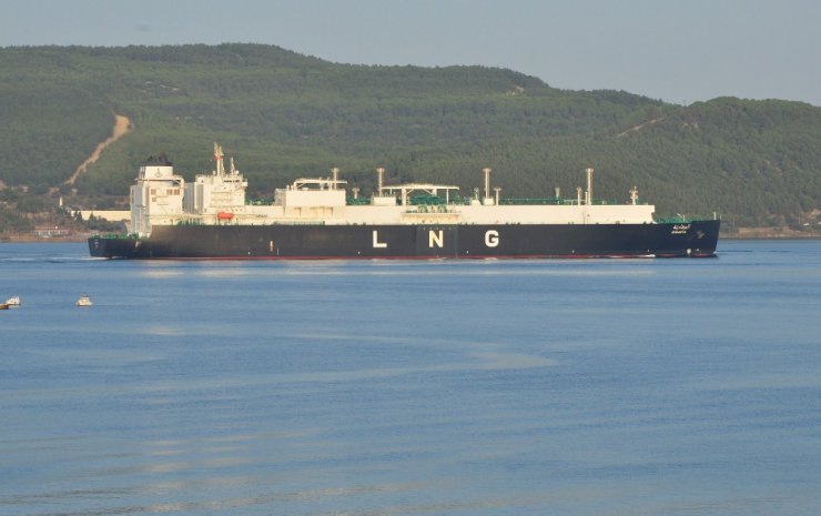 LNG tankeri boğazdan geçti
