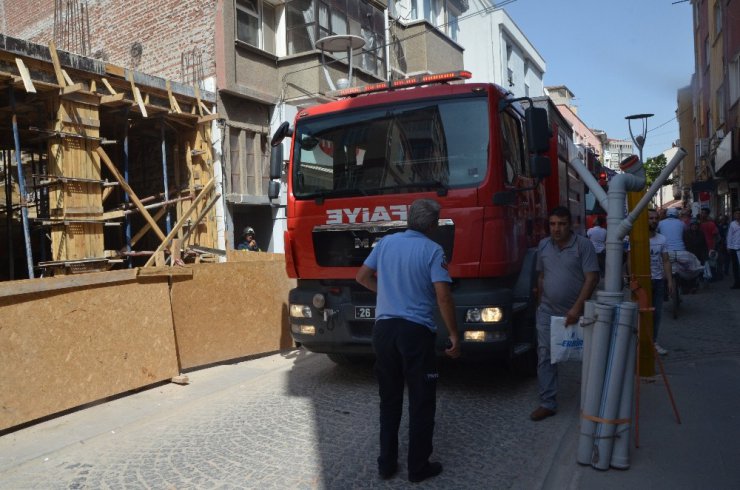 Balkonda çıkan yangın paniğe neden oldu