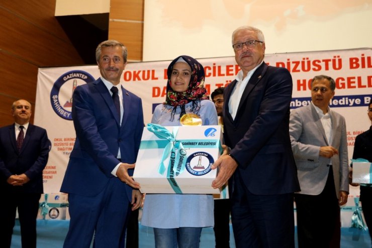 Okul birincisi 155 öğrenciye bilgisayar