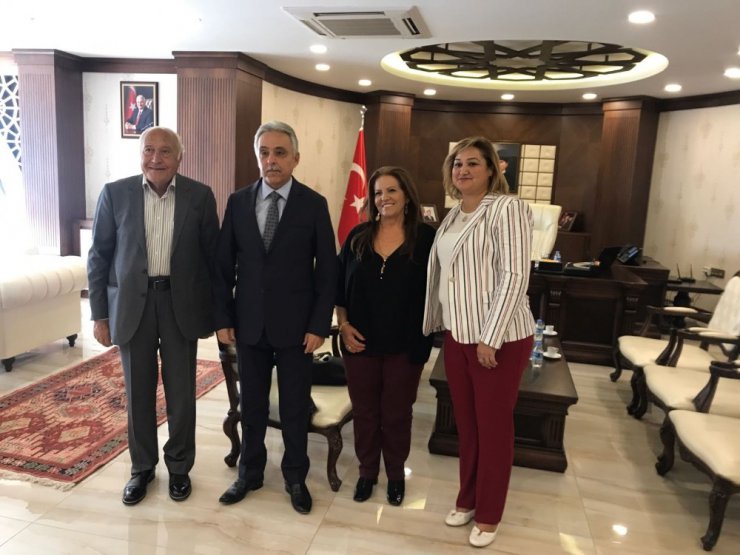 Usta oyuncu Erdoğan’ın ailesinden Vali Toprak’a ziyaret
